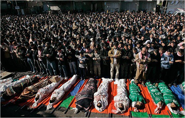 http://menujubermartabat.files.wordpress.com/2012/11/pembantaian-warga-palestina.jpg